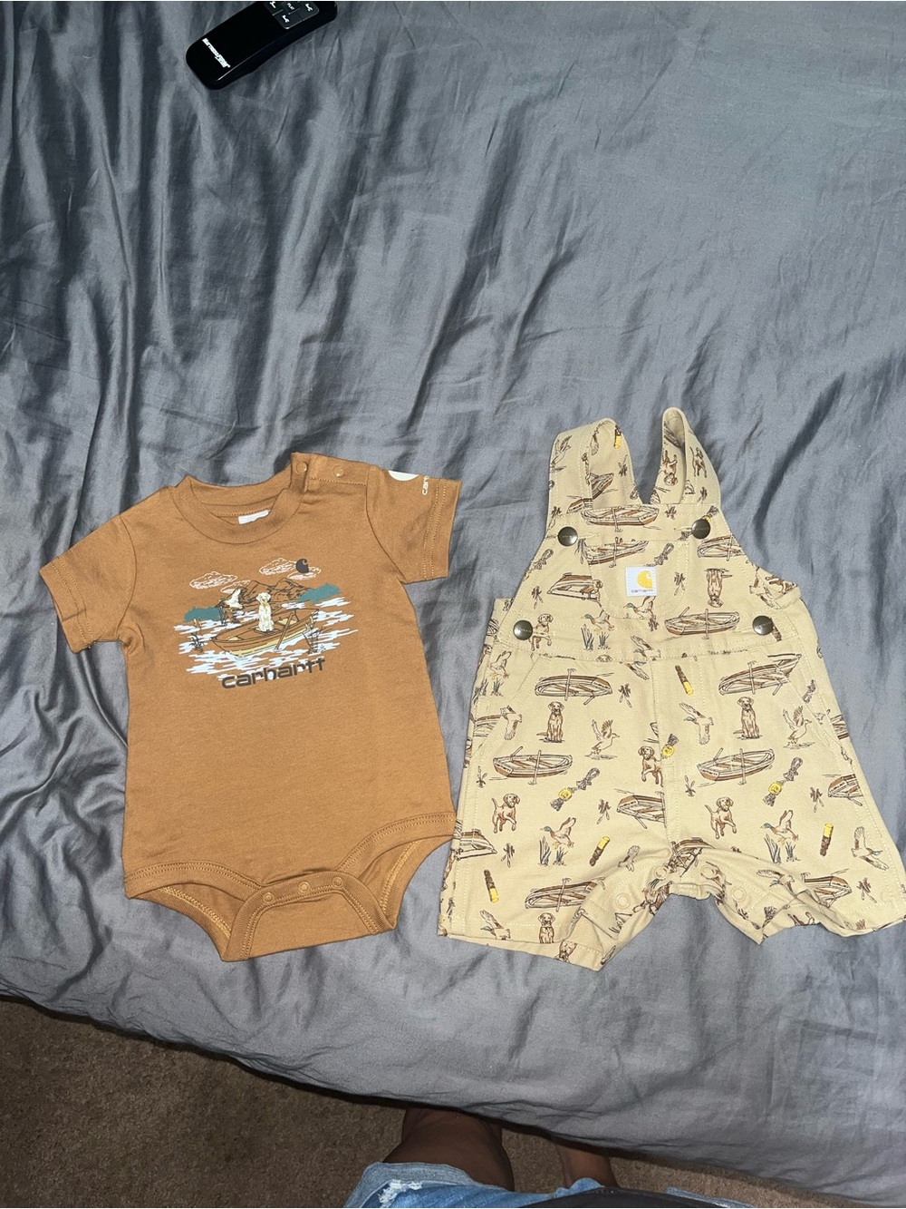 Carhartt CG8112 - Short-Sleeve Bodysuit and Canvas Dog Print Shortall Set